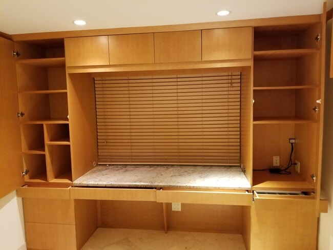 Building Photo - 2857 NE 32nd St