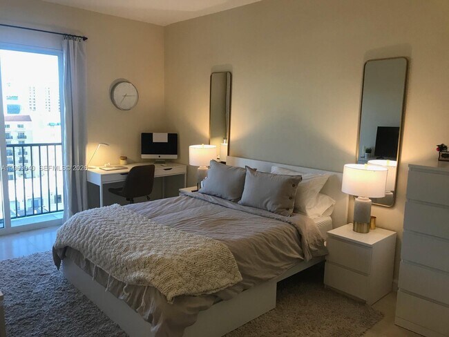 Building Photo - 10 Aragon Ave