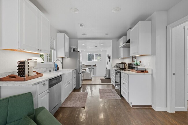 Building Photo - 1119 Prosser Ave