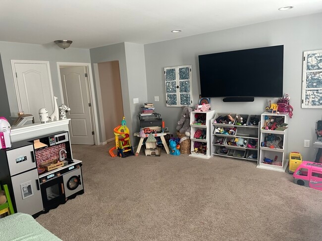 Building Photo - 9100 Tamarack Grove Ln