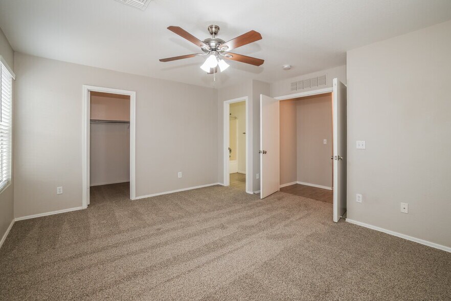 Building Photo - 2879 W Five Mile Peak Dr