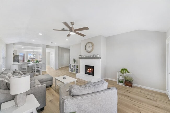 Building Photo - 2608 Glenhaven Dr