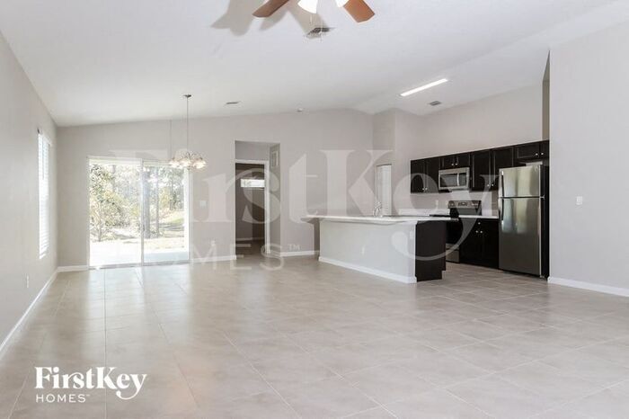 Building Photo - 2114 SW Biella Ave