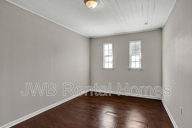 Building Photo - 2909 Aubrey Ave