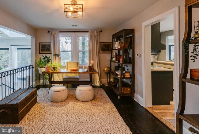 Building Photo - 15841 York Rd