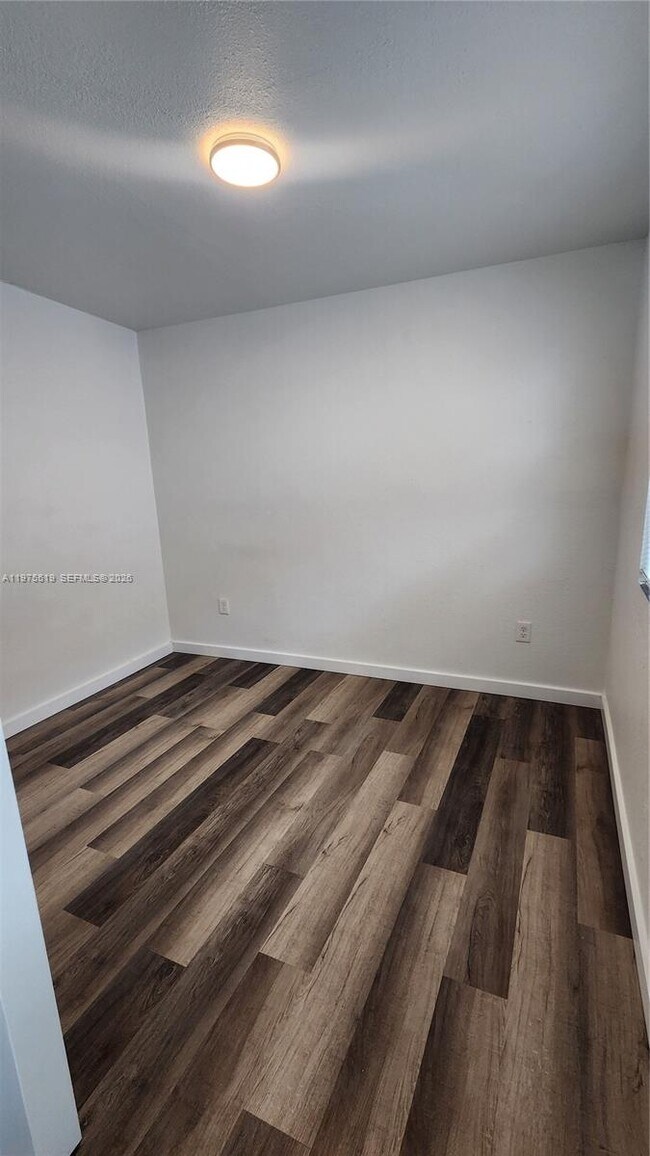 Building Photo - 1726 SW 25th Ave