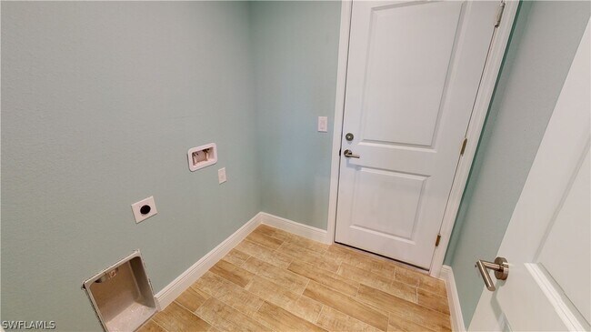 Building Photo - 621 NW 7th Pl