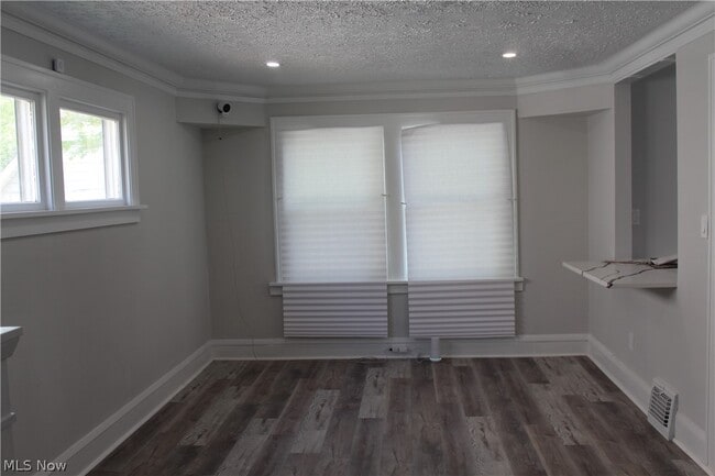 Building Photo - 3629 W 130th St