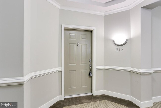 Building Photo - 2111 Ganton Green