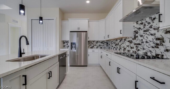 Building Photo - 141 SW 37th Pl