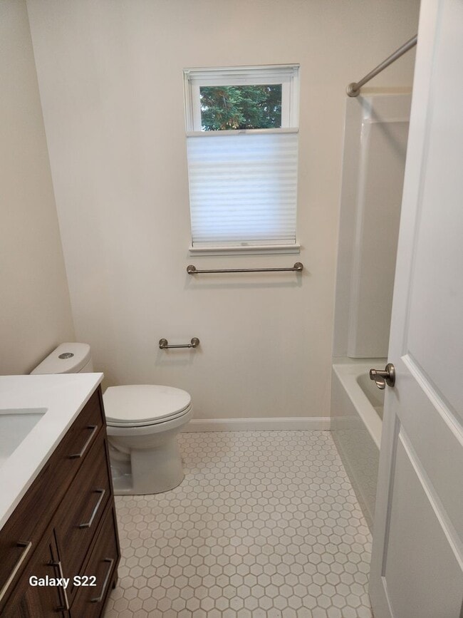 Building Photo - Beautiful brand new 1 bedroom, 1 bathroom ...