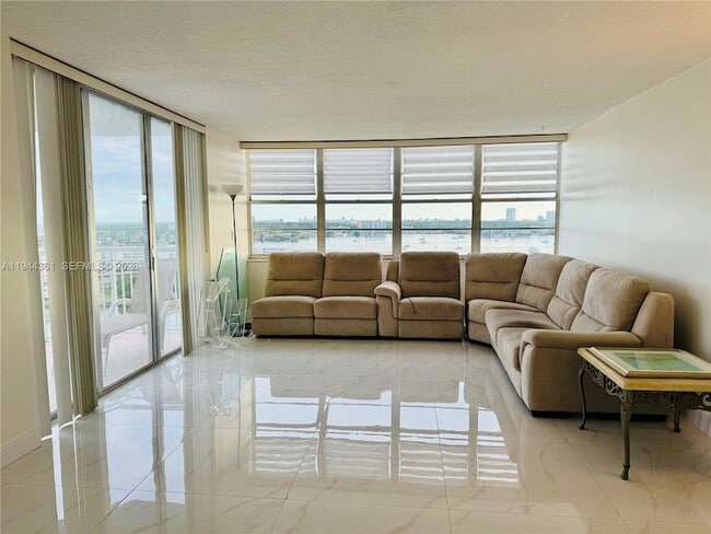 Building Photo - 18041 Biscayne Blvd