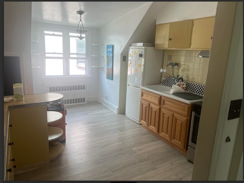 Building Photo - 1025 86th St