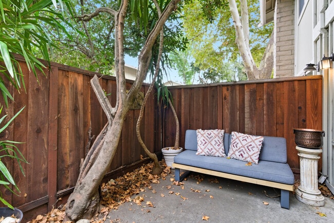 Building Photo - 1123 San Ramon Valley Blvd