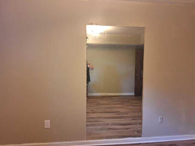 Building Photo - Basement Rancher located in Farragut/ NO PETS.