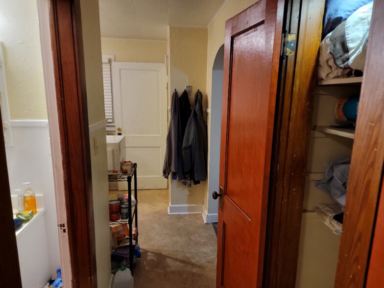 Building Photo - 1019 E 8th St