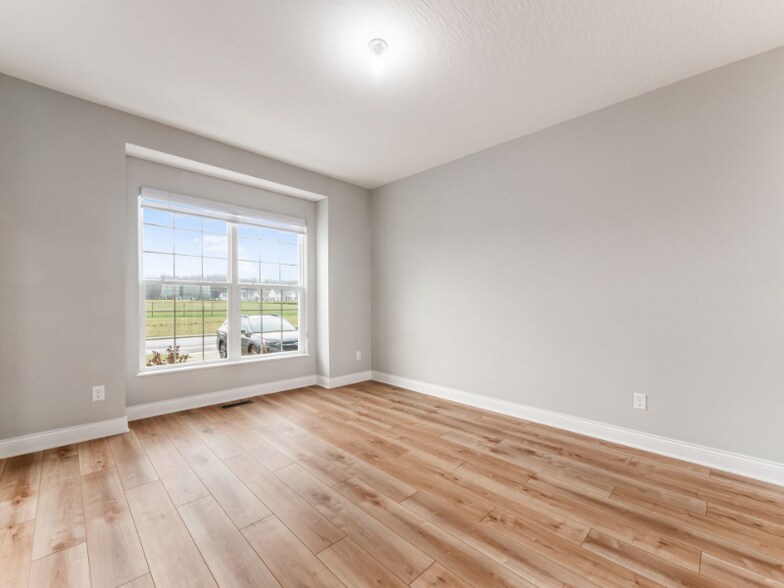 Building Photo - 9182 Gardenia Dr