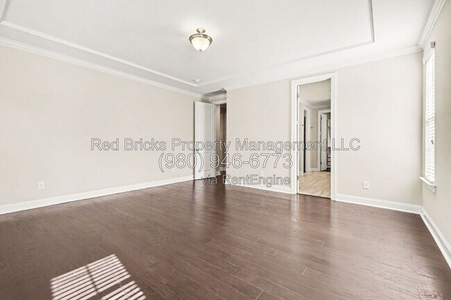 Building Photo - 145 Barclay Dr