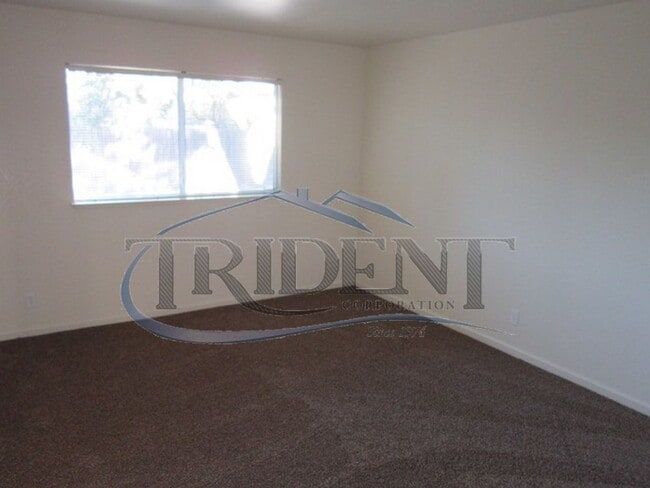 Building Photo - 970-972 Crisp Dr