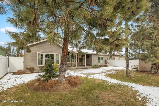 Building Photo - Luxurious Single-Level Rancher in Post Falls