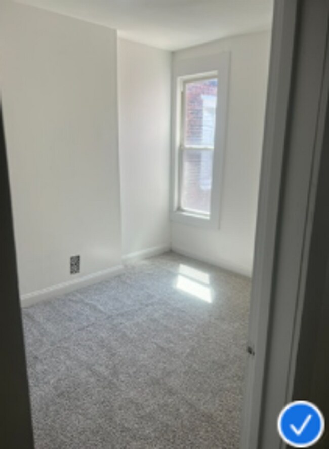 Building Photo - Newly renovated 3BR 1 bath