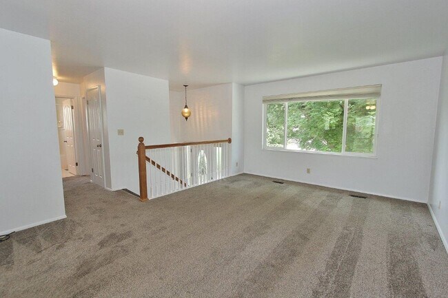 Building Photo - Charming Home on Quiet Cul-de-sac