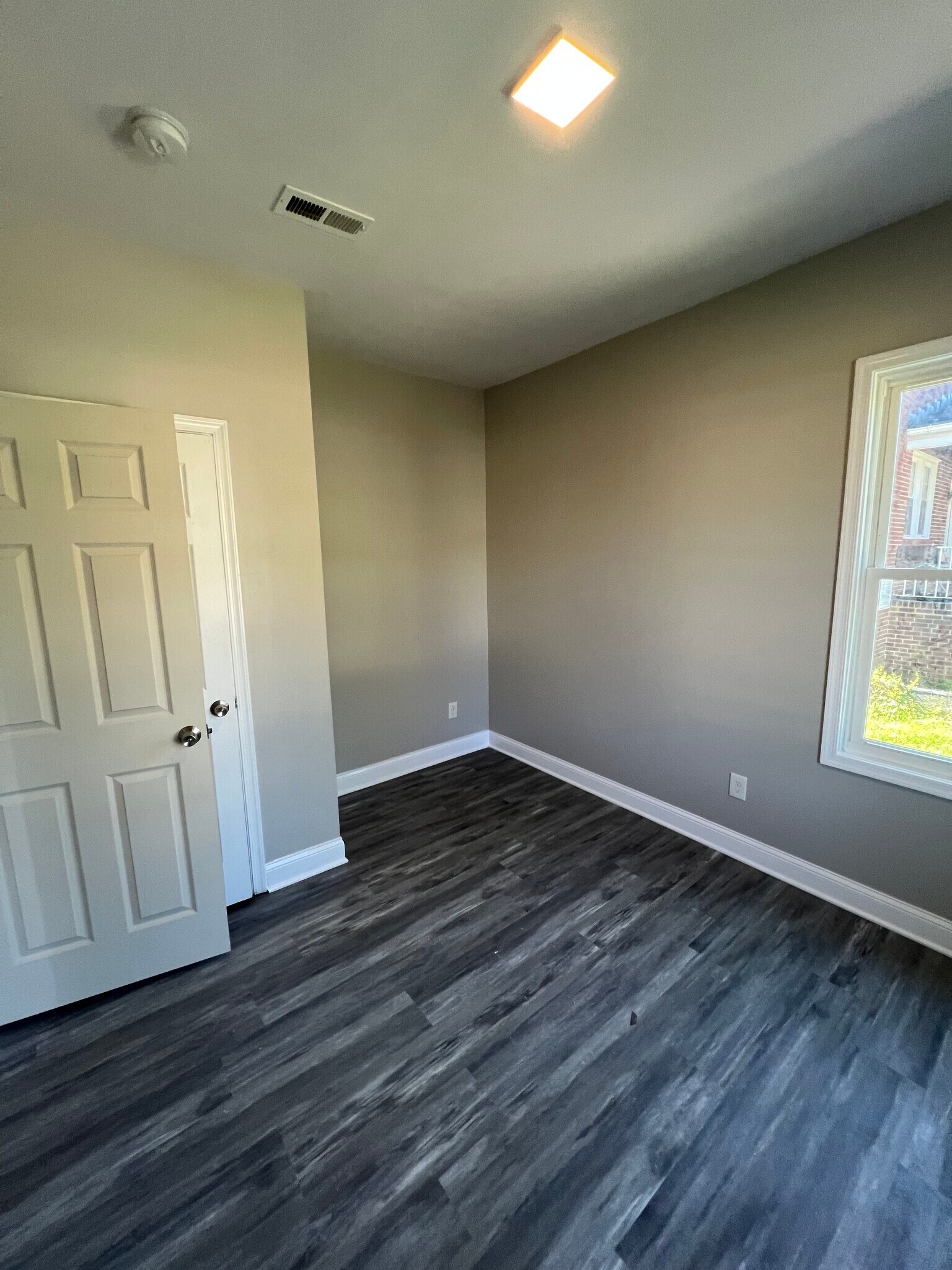 Building Photo - 3811 Barrington Rd