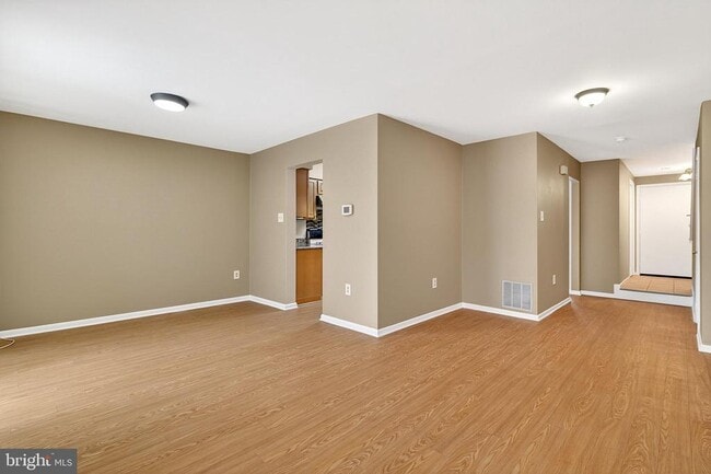 Building Photo - 70 Hampshire Dr