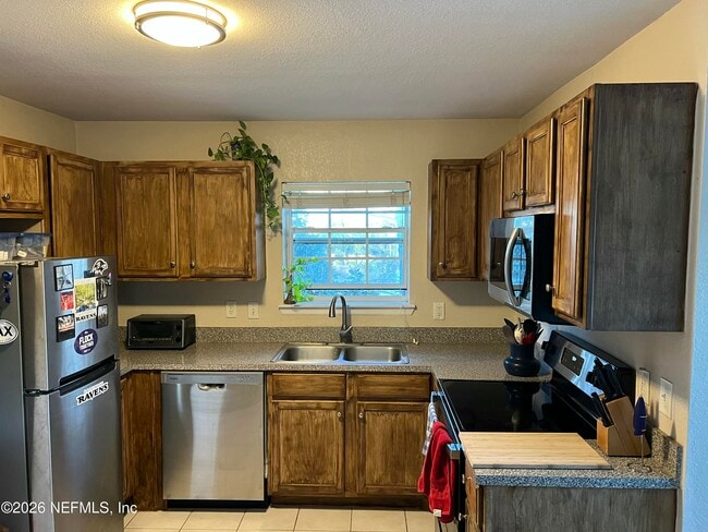 Building Photo - 7800 Point Meadows Dr