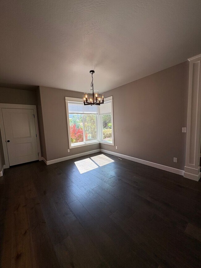 Building Photo - 426 Frontier Ct