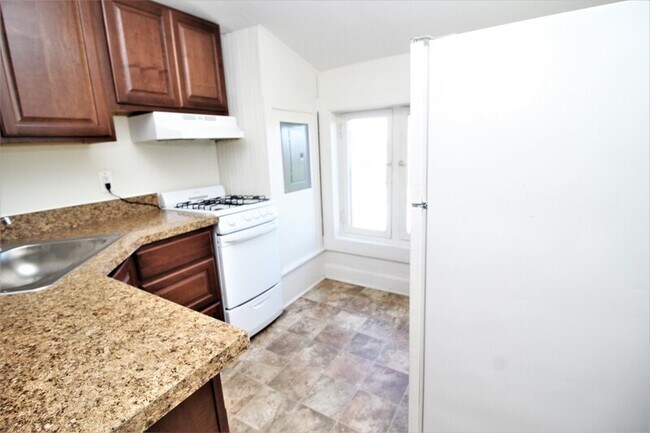 Building Photo - 22 E Mt Vernon Pl