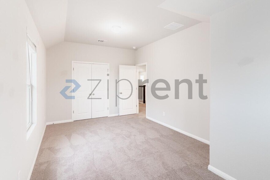 Building Photo - 120 Baron Von Gator Dr