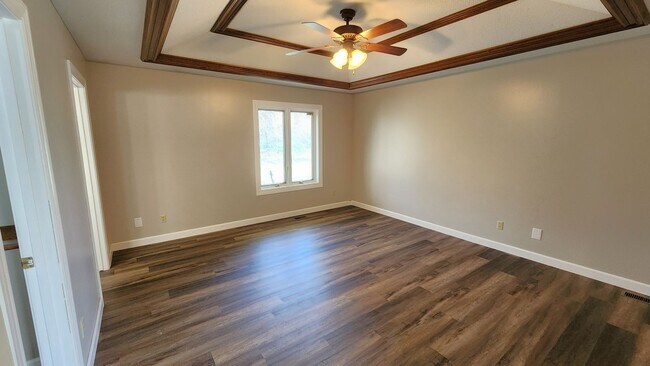Building Photo - Lake Sherwood Executive 4BR, 3BTH home in Washburn Rural Schools!
