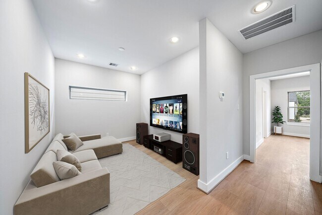 Building Photo - 8430 Vogue Ln