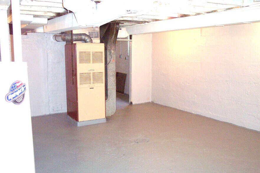 Building Photo - 49 Boundary St