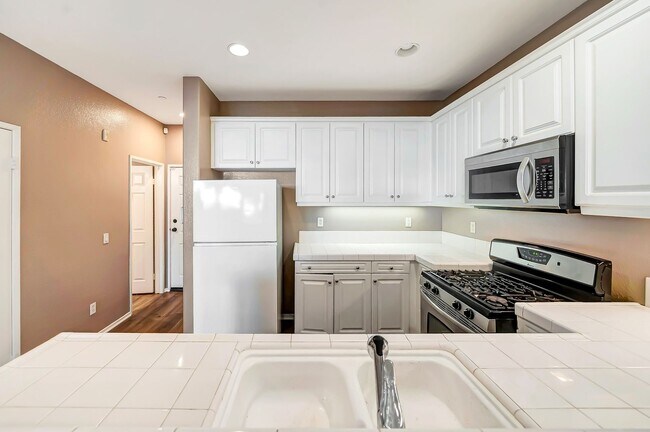 Building Photo - 24063 Avocado Ln