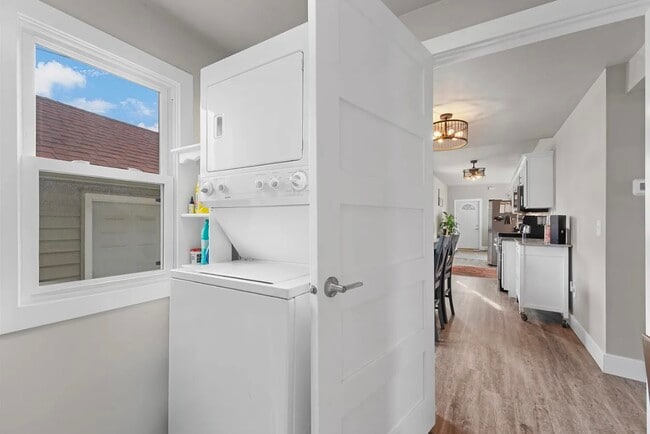 Building Photo - 1571 Charles St