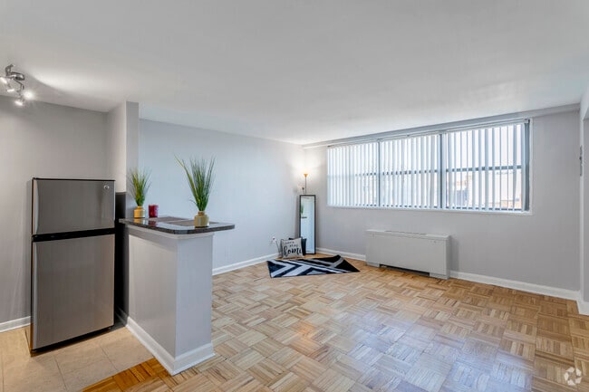Studio - 342 SF - Hilltop House