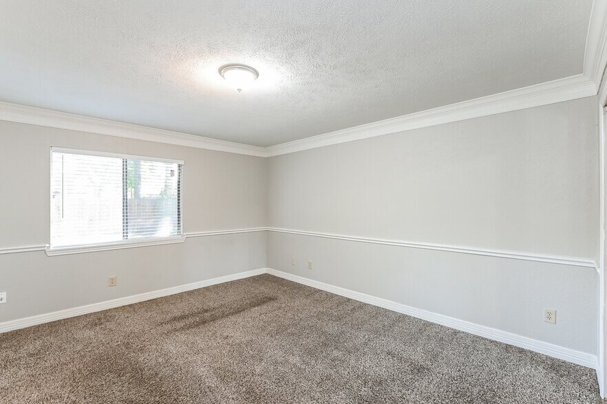 Building Photo - 2719 Killdeer Ln