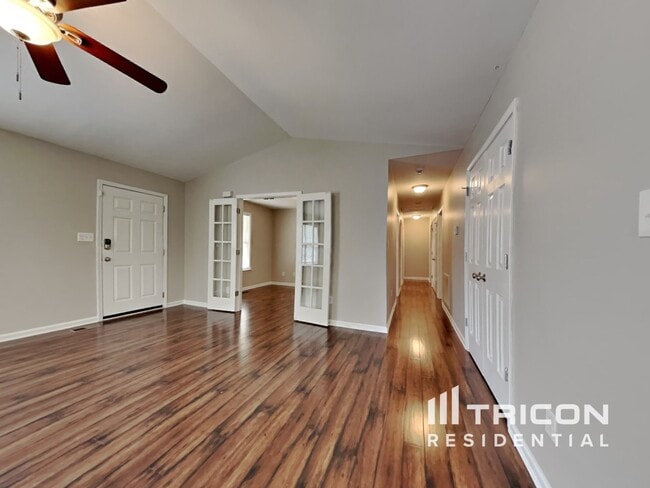 Building Photo - 3012 Brittany Dr
