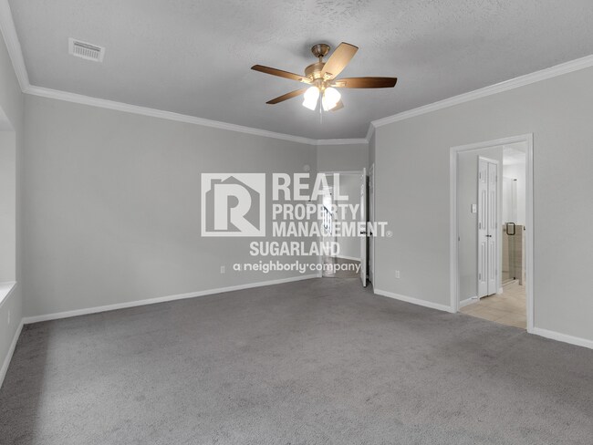 Building Photo - Executive Living in the Heart of Sugar Land