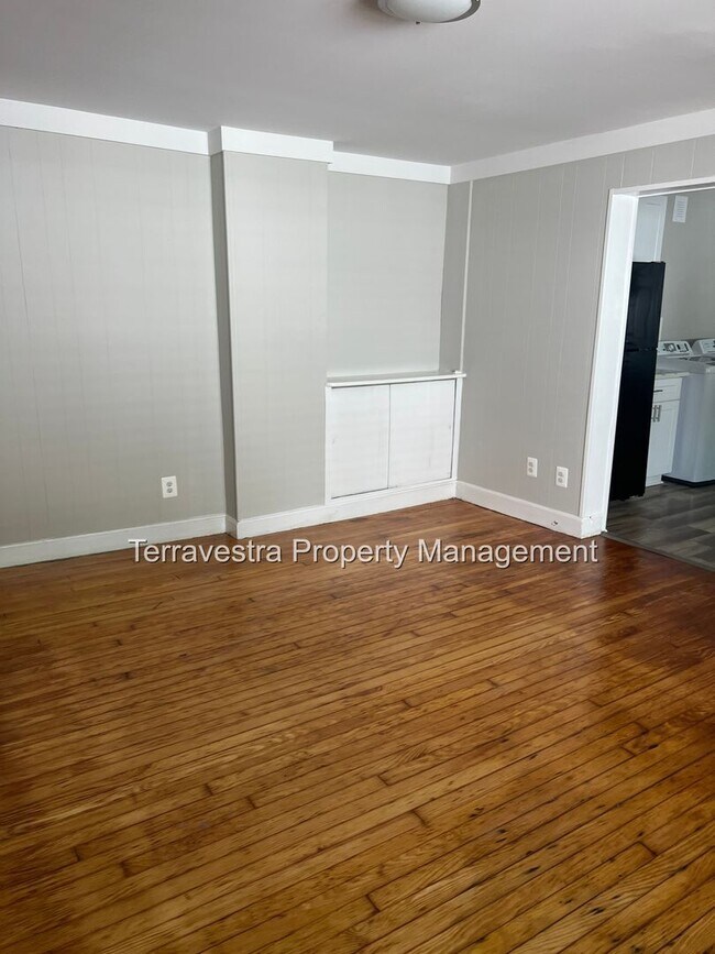 Building Photo - 4 Bedroom, 2 Bathroom Fully Renovated CO i...