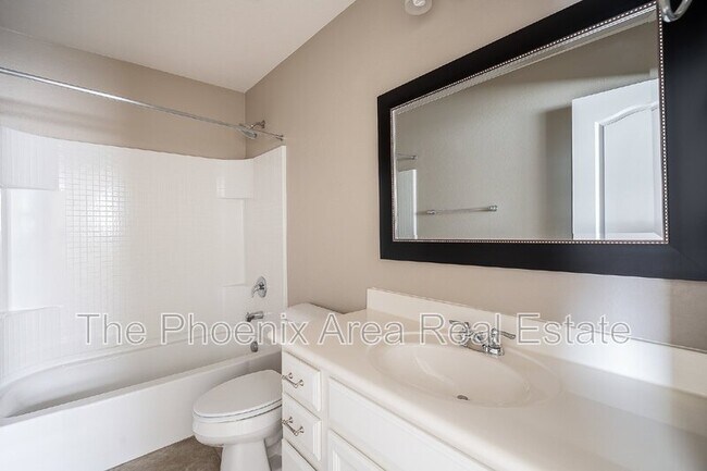 Building Photo - 1055 S Reber Ave