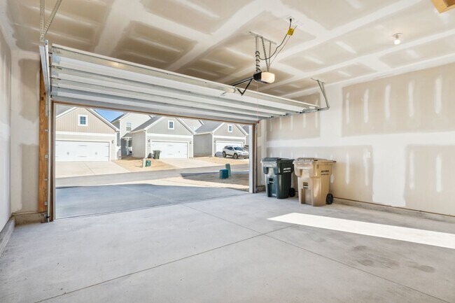 Building Photo - 268 Pansy Pk
