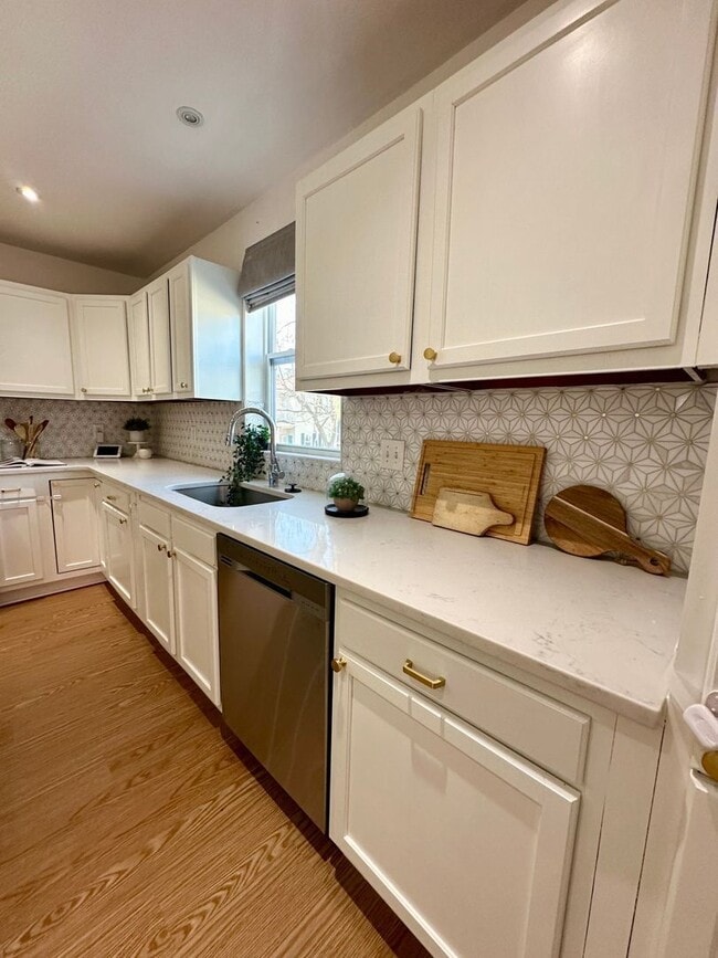 Building Photo - 715 N Beatty St