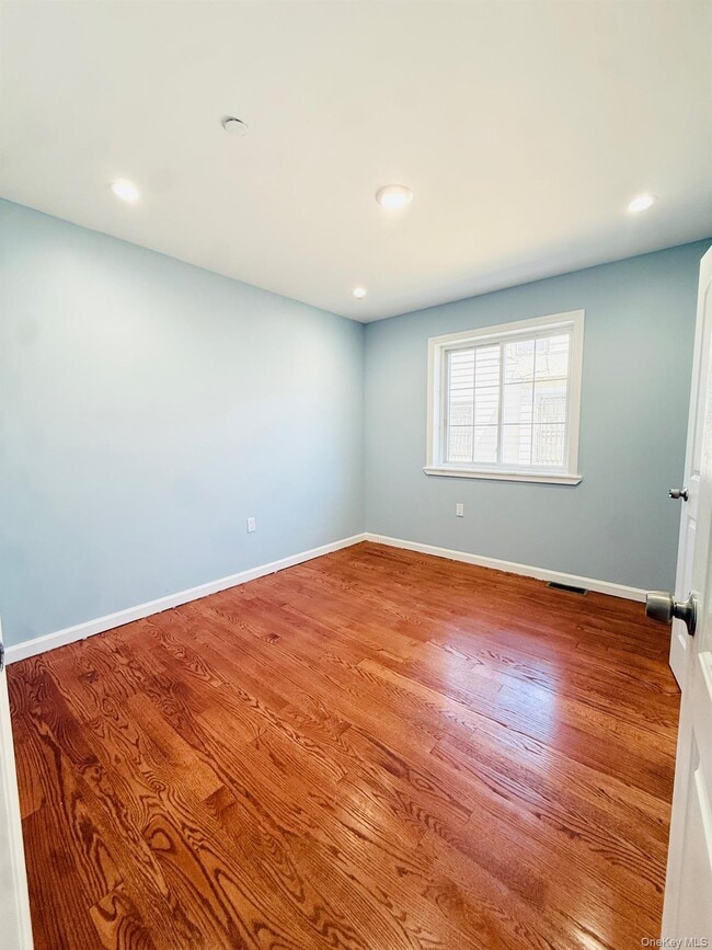 Building Photo - 139-22 Lakewood Ave