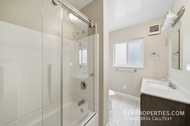 Building Photo - 3646 Carmona Ave