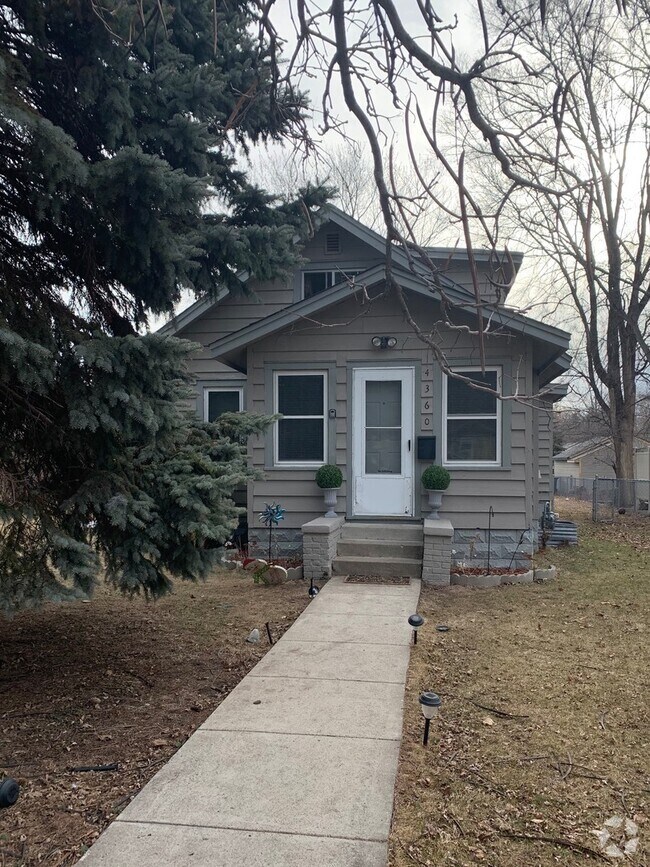 Building Photo - Spacious 3 Bedroom 1 Bath Unit in North Mi...