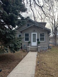 Building Photo - Spacious 3 Bedroom 1 Bath house in Crystal!