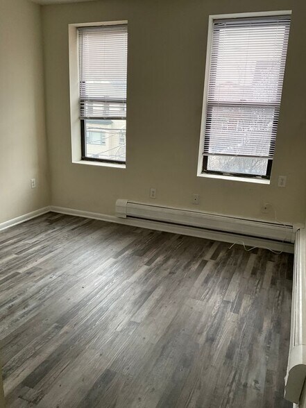 Building Photo - 311 8th St